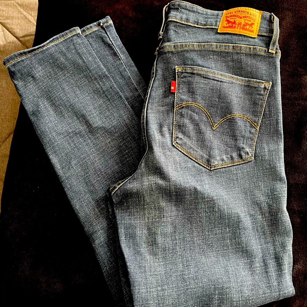 EUC Levi's High Rise Jeans - Dark Blue